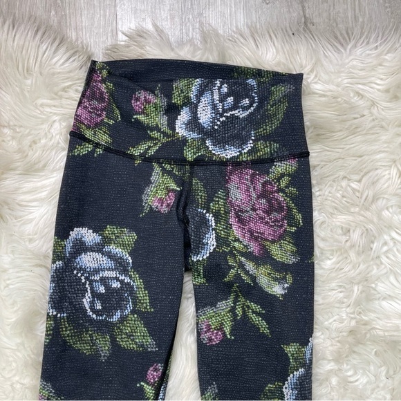 Lululemon‎ High Times Garden Party Leggings 4 - Picture 6 of 9